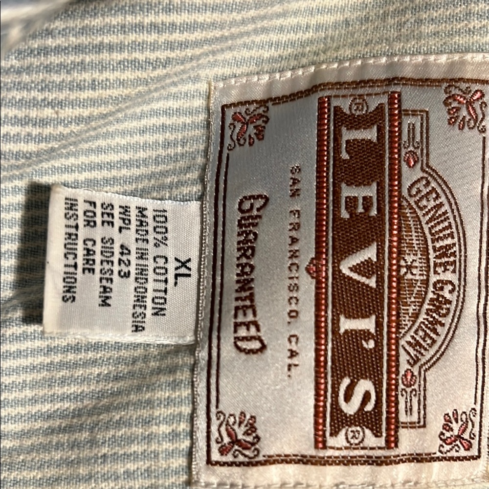 Levi's Light Blue Sleeveless Button Down Tie Shirt - Picture 2 of 3